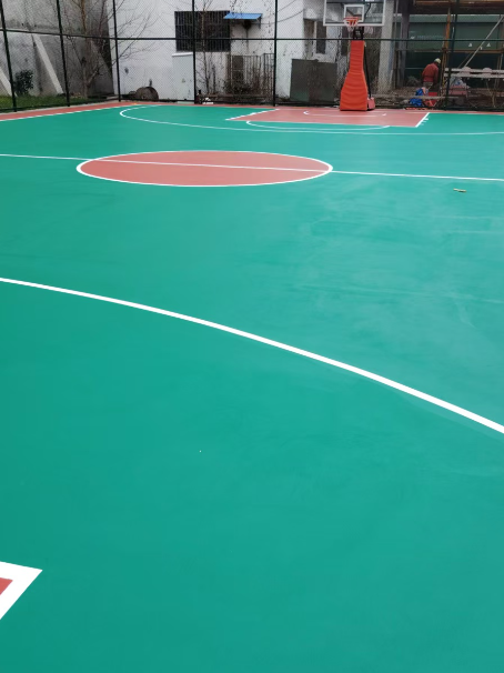 仙桃 球场长期使用易出现地面开裂